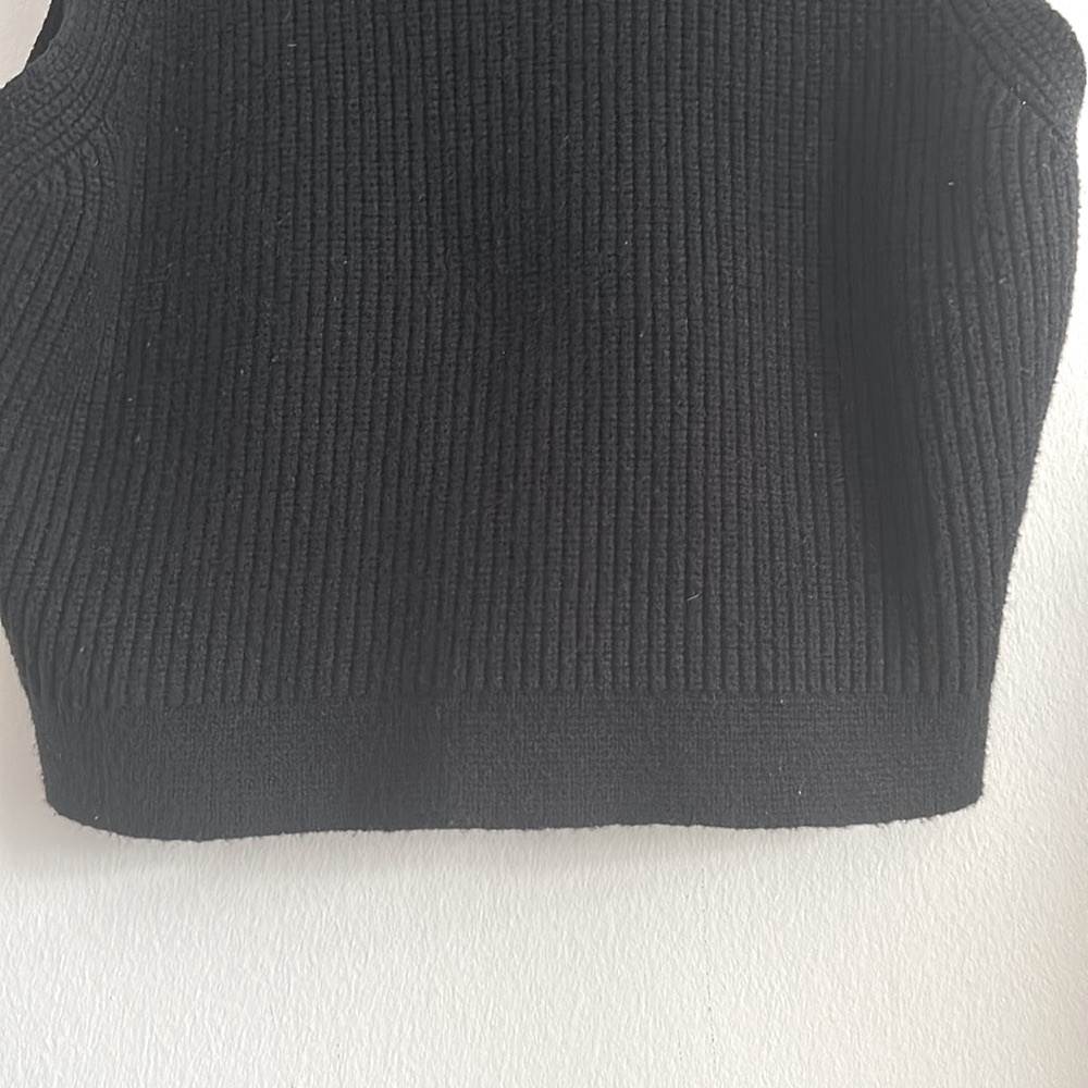 Black Sleeveless Knit Crop Top, Sz M - Picture 6 of 9
